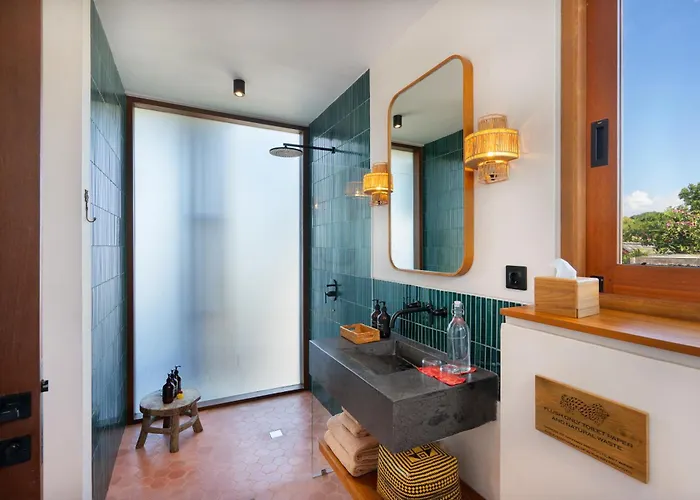 Rumah Pulau Family Friendly 3 Bedroom Spacious Private With Pool In Residential Villa *